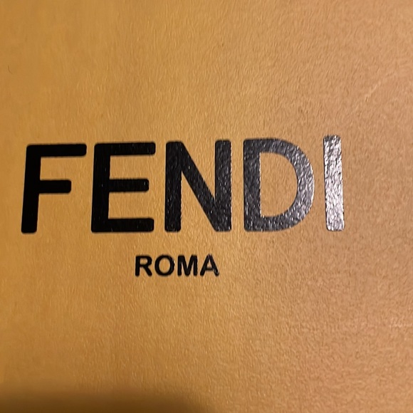 FENDI sneakers size 8 - Picture 5 of 8